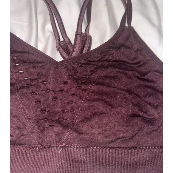 Victoria Sport Laser Cut Seamless Sports Bra Medium Wine Color Yoga Pilates - Picture 2 of 9